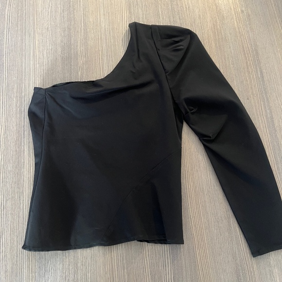 One Arm Dynamite Blouse - Picture 3 of 4